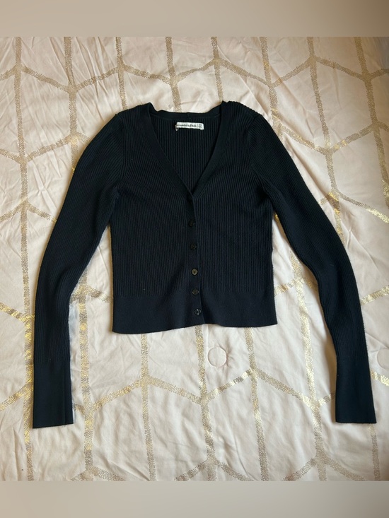 Abercrombie & Fitch Sweaters - Abercrombie & Fitch Black Ribbed V-Neck Button Cardigan